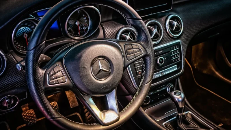 COMPASS POKROWIEC NA KIEROWNICĘ RALLY – CZERWONY / CZARNY