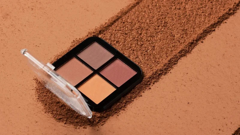 Najlepsze palety cieni: 10 must-have produktów do makijażu